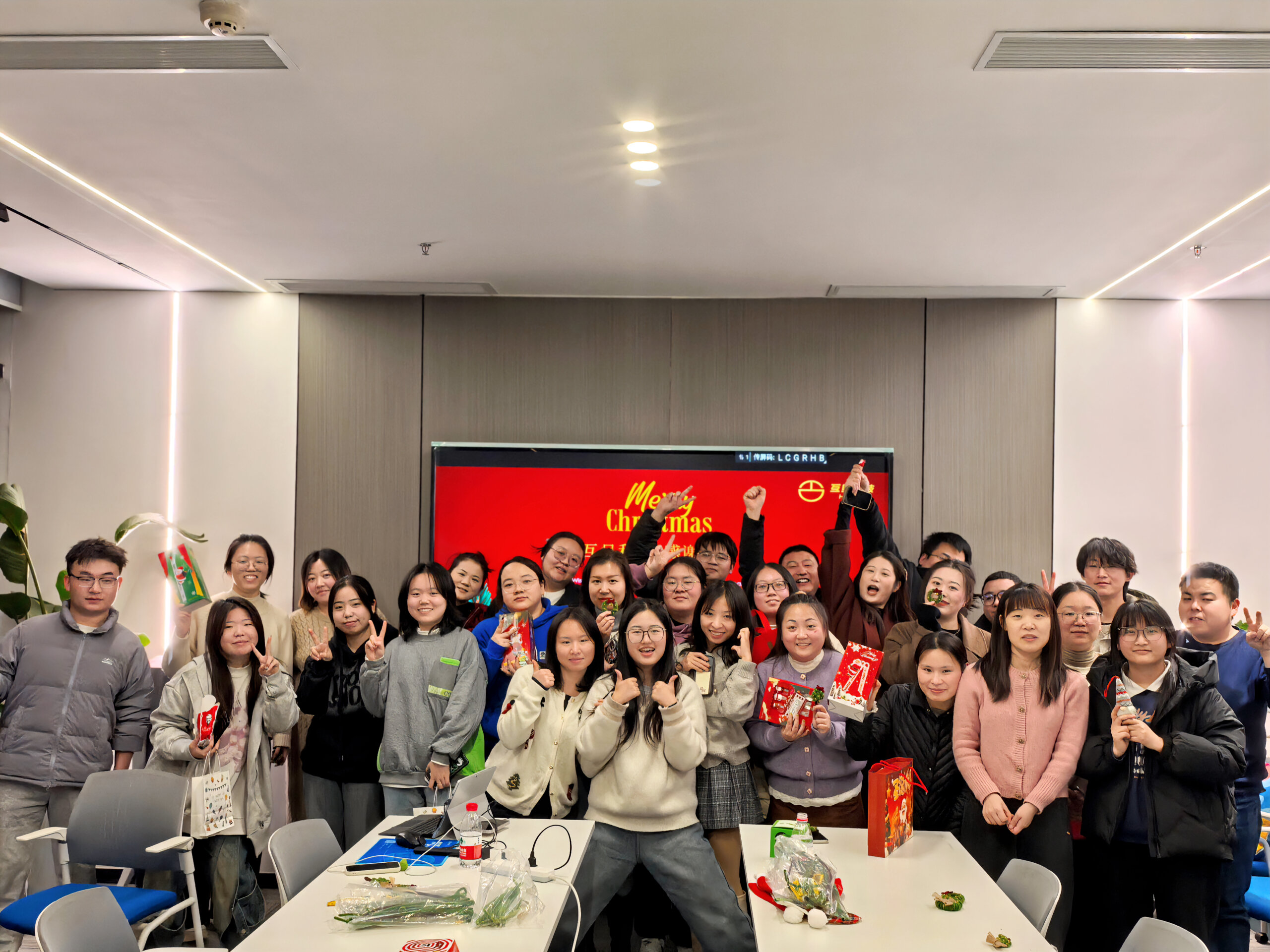 這個圣誕不孤單：互旦科技party夜點燃你的快樂火花！